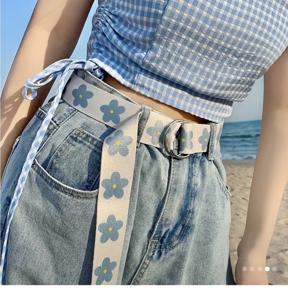 Floral Canvas Waist Belt for Women - White with Blue Flowers - Picture 4 of 6